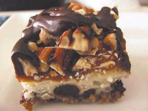 turtle-cheesecake-bars-ellas-k-dec-2013